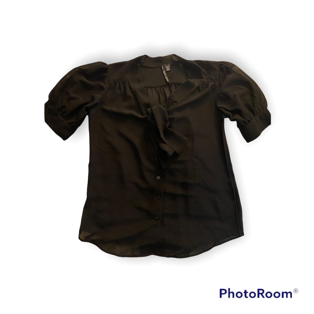 Medium short sleeve black blouse